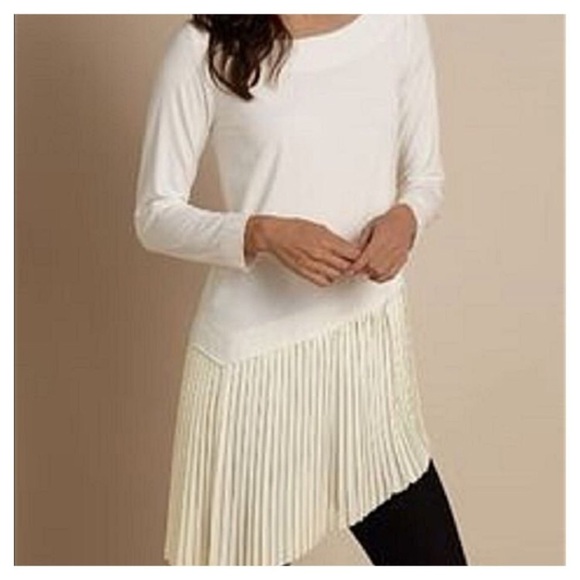 Soft Surroundings Tops - Soft Surroundings Operetta Cream Asymmetrical Top